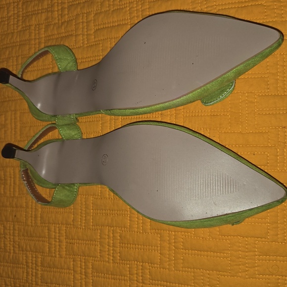 Vintage Lime Green Suede Kitten Heels - Picture 6 of 9